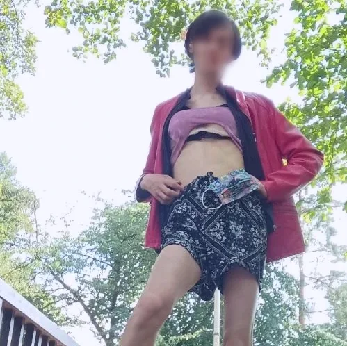 Alice, 22