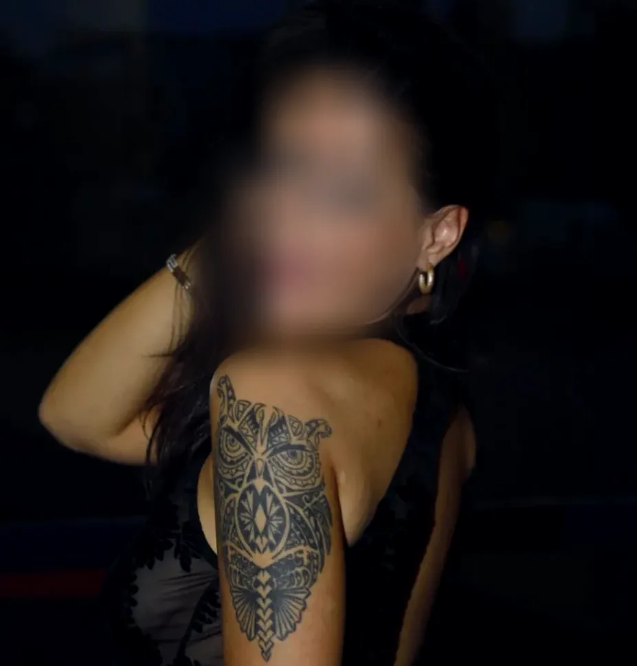 Amira, 30