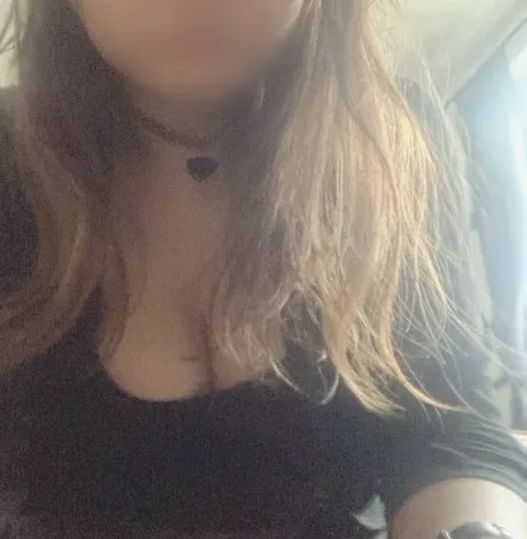 Astrid, 28