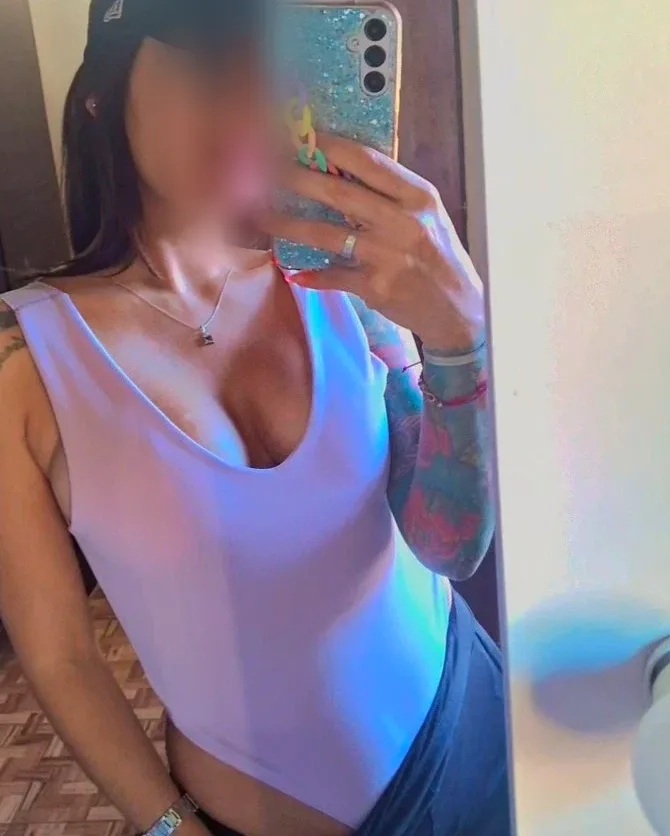 Caroline, 37