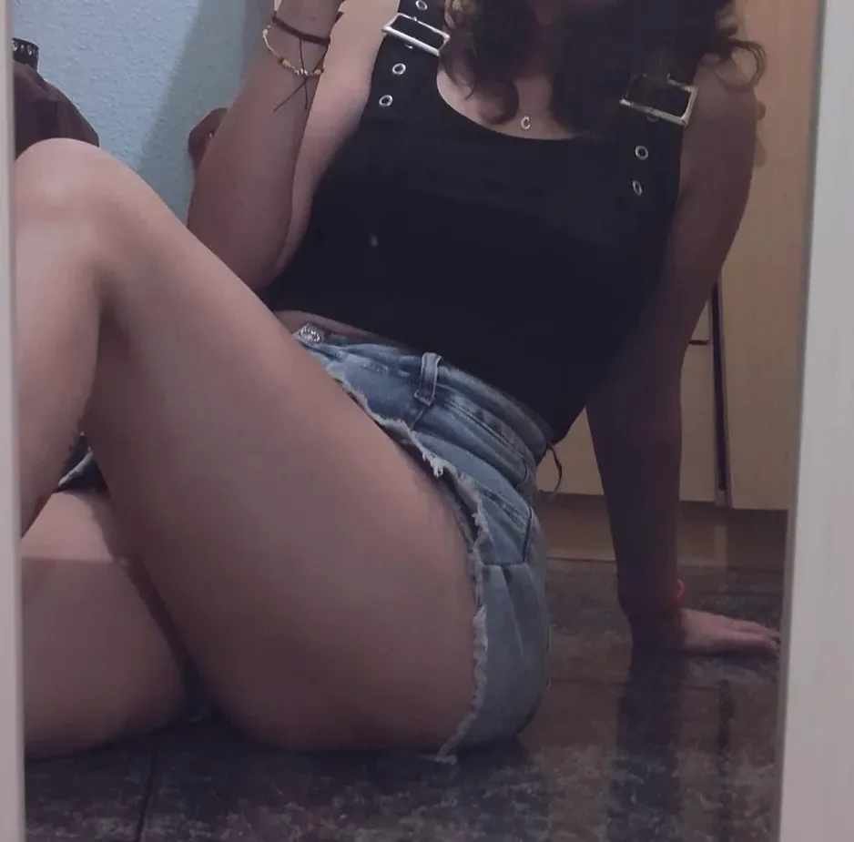 Julia, 32