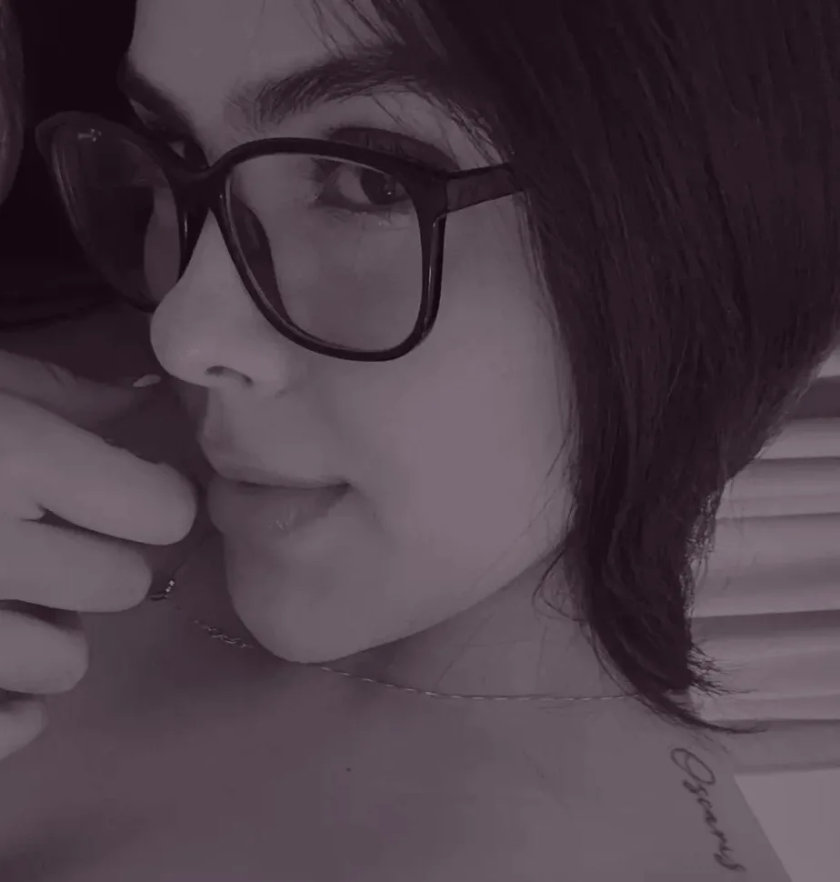 Karin, 23