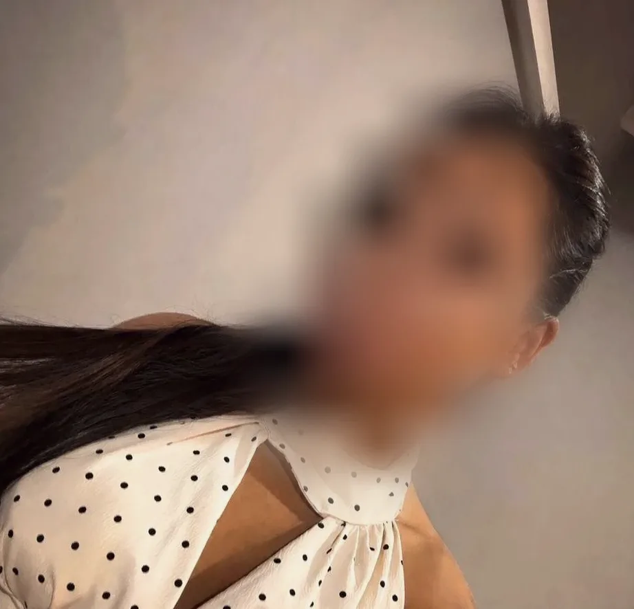 Rebecka, 25