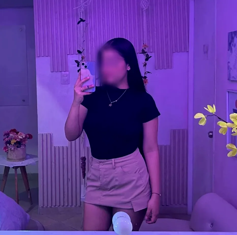 Rebecka, 23